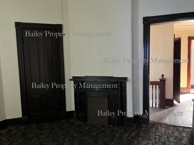 329 E Oak St in Louisville, KY - Building Photo - Building Photo