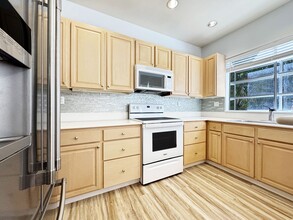 1340 Moanalualani Pl in Honolulu, HI - Building Photo - Building Photo
