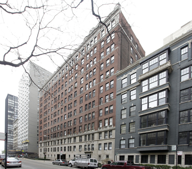 227-237 E Delaware Pl in Chicago, IL - Foto de edificio - Building Photo