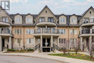 13 Eaton Park Ln in Toronto, ON - Building Photo