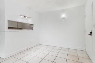 5841 Washington St in Hollywood, FL - Building Photo - Building Photo