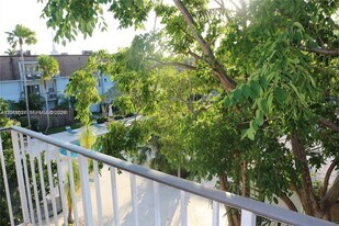 9611 SW 77th Ave in Miami, FL - Building Photo