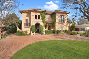 6807 Lupton Dr in Dallas, TX - Building Photo