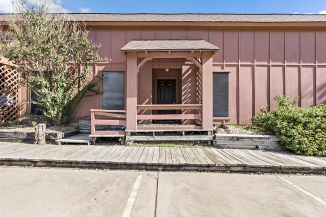 property at 3923 Old Oaks Dr