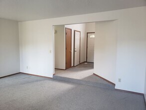 10720 SW Summer Lake Dr in Tigard, OR - Building Photo - Building Photo