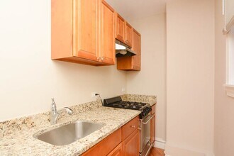 899 Green Bay Rd in Winnetka, IL - Building Photo - Building Photo