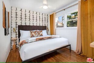 604 Venezia Ave in Los Angeles, CA - Building Photo