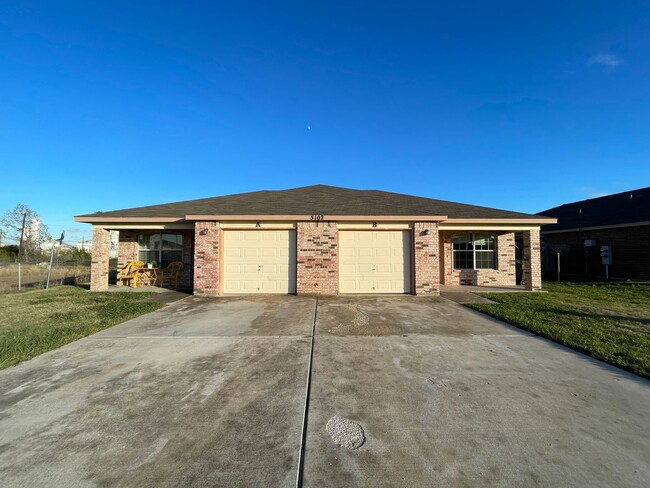 property at 5102 Lauren Lea Dr