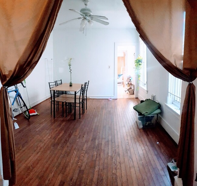 1613 Fontain St, Unit A in Philadelphia, PA - Foto de edificio - Building Photo