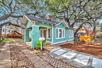 809 E Riverside Dr in Austin, TX - Building Photo - Building Photo
