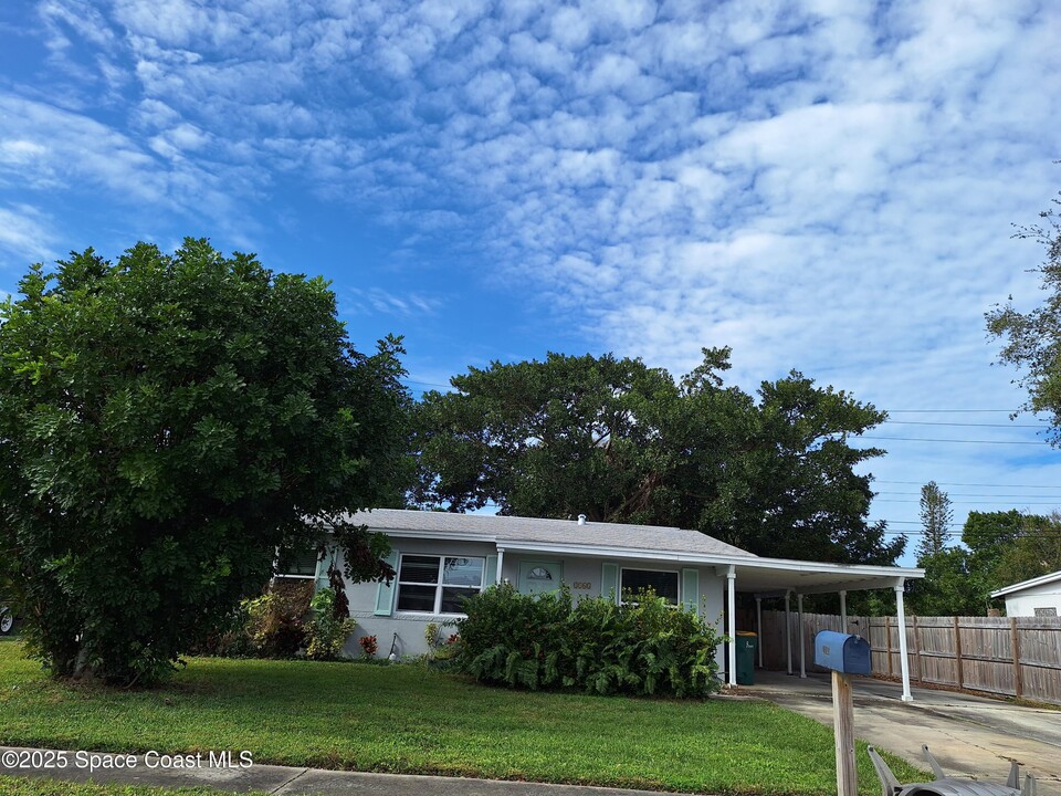 1165 Dunes St in Merritt Island, FL - Building Photo