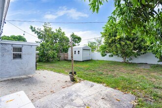 6401 Grant St in Hollywood, FL - Building Photo - Building Photo
