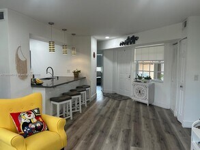 365 SW 86th Ave in Pembroke Pines, FL - Building Photo - Building Photo