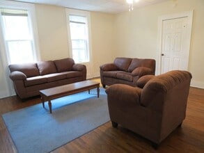 606 W Elm St in Urbana, IL - Building Photo - Building Photo