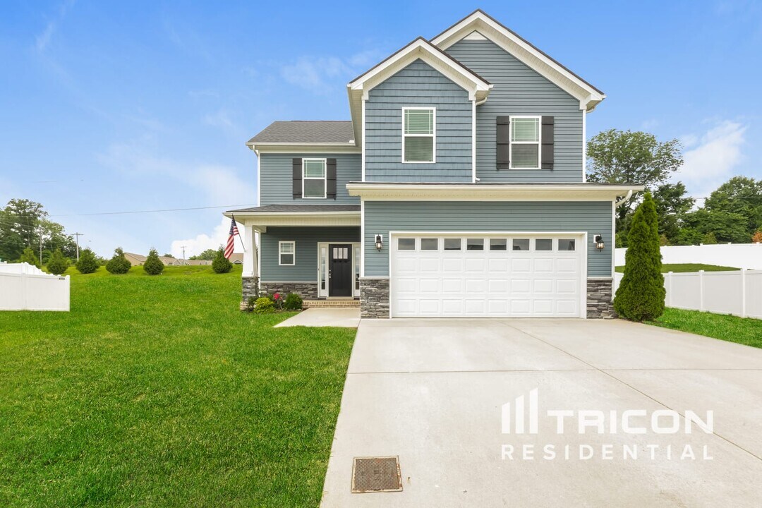 333 Turney Ln in Spring Hill, TN - Building Photo