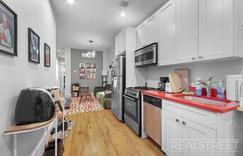 Spacious 3BR Apartment in Prime Bushwick | Skylight, Laundry, Courtyard | No Fee, Unit 1L in Brooklyn, NY - Building Photo - Building Photo