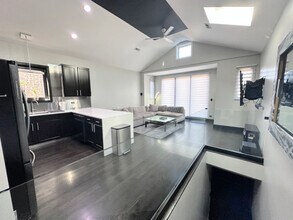 2711 W Congress Pkwy in Chicago, IL - Building Photo - Building Photo