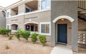 10245 S Maryland Pkwy in Las Vegas, NV - Building Photo - Building Photo