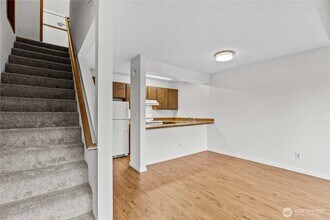 Cherry Street Apartments in Seattle, WA - Building Photo - Building Photo