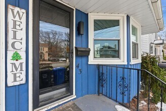 43 Freeman St in Woodbridge Township, NJ - Foto de edificio - Building Photo