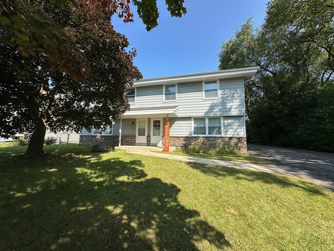 property at 3102-3104 W Alvina Ave