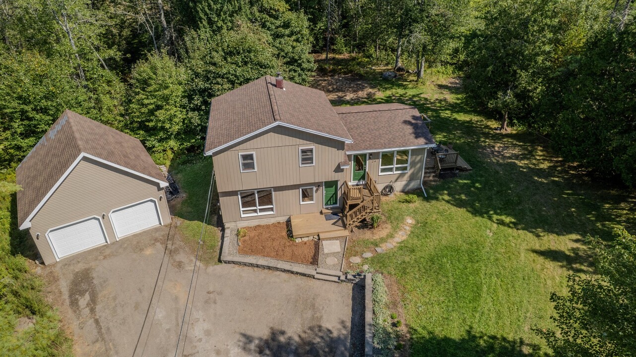 24 Ichabod Ln in Hampden, ME - Foto de edificio