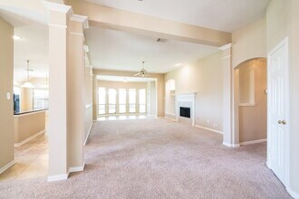 11 Crest Gate in Houston, TX - Building Photo - Building Photo