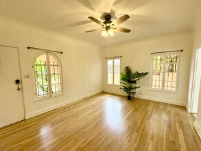 221 S Gramercy Pl in Los Angeles, CA - Building Photo - Building Photo