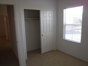 127 Manor House Ave in Las Vegas, NV - Building Photo - Building Photo
