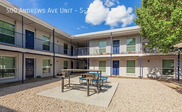 500 Andrews Ave in Dallas, TX - Building Photo - Building Photo