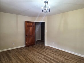 1299 N Franklin Rd in Mount Airy, NC - Building Photo - Building Photo