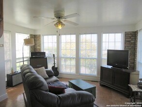 241 Mount Pisgah Dr, Unit 2-215 in Comfort, TX - Building Photo - Building Photo