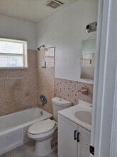 4090 NW 31st Terrace in Lauderdale Lakes, FL - Foto de edificio - Building Photo