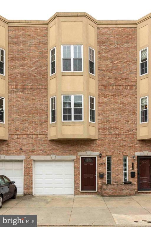 2238 Christian St in Philadelphia, PA - Building Photo - Building Photo