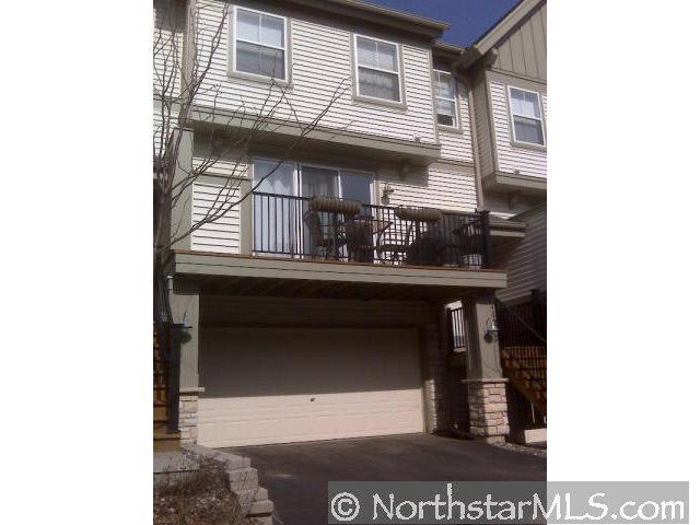 11217 Kinsley St in Eden Prairie, MN - Building Photo
