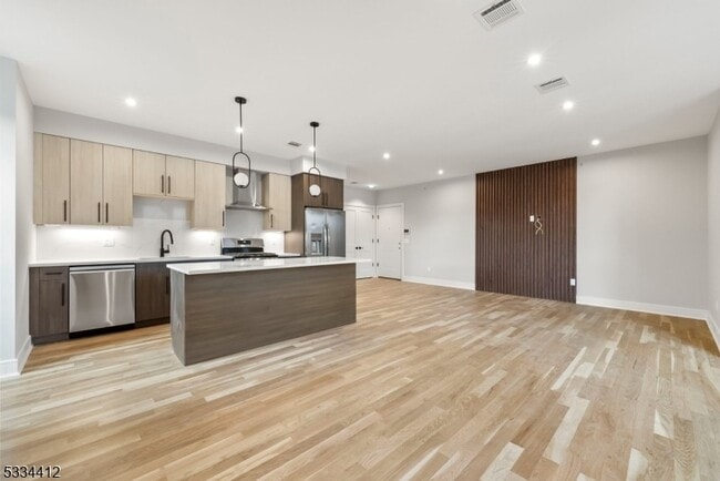 178 Newark Pompton Turnpike in Little Falls, NJ - Foto de edificio - Building Photo