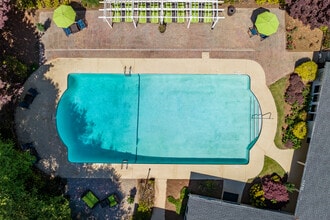 The Addison at Sandy Springs in Sandy Springs, GA - Foto de edificio - Building Photo