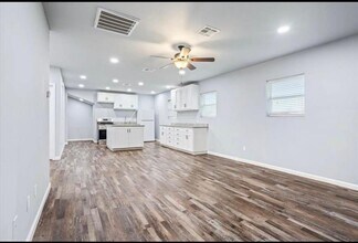 117 Emma St in Bartlett, TX - Building Photo - Building Photo