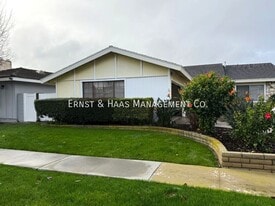 197 Stanford Ln in Seal Beach, CA - Building Photo