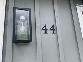 44 Cross St in New Canaan, CT - Building Photo - Building Photo