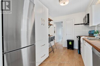 17 Crestland Ave in Toronto, ON - Building Photo - Building Photo