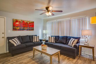 Eclipse Apartments in Phoenix, AZ - Building Photo - Interior Photo