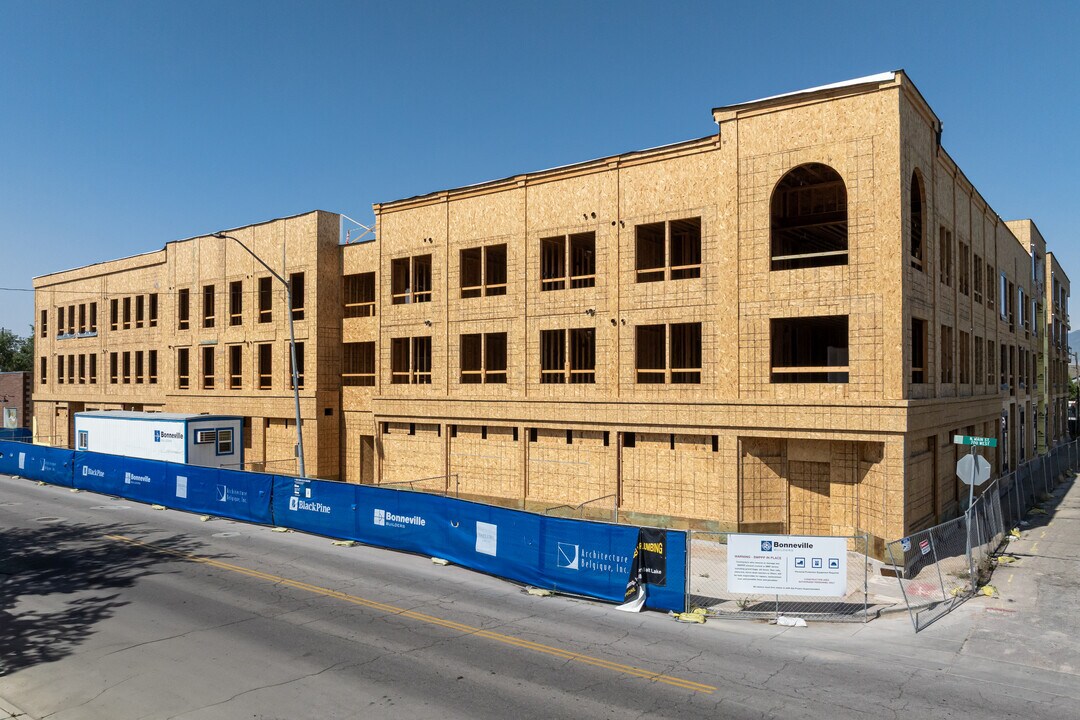 7592 S Main St in Midvale, UT - Building Photo