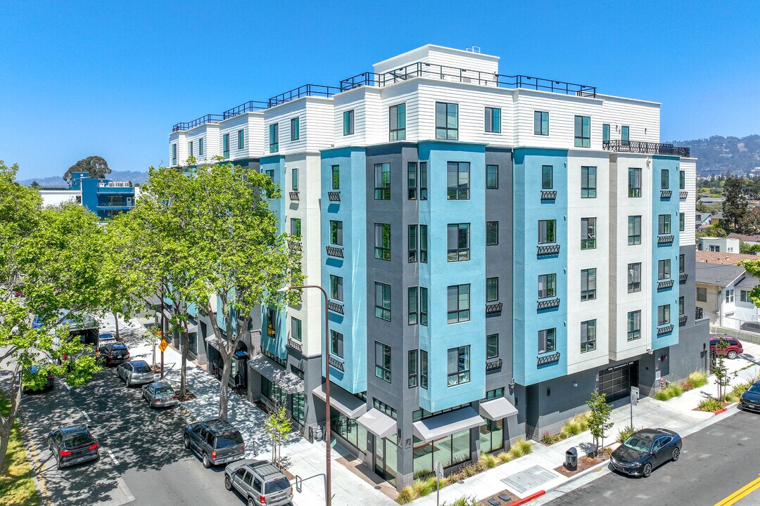 2527 San Pablo Ave in Berkeley, CA - Building Photo