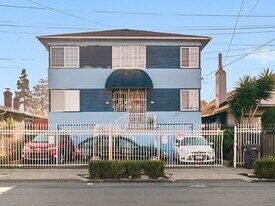 2466 Seminary Ave in Oakland, CA - Building Photo