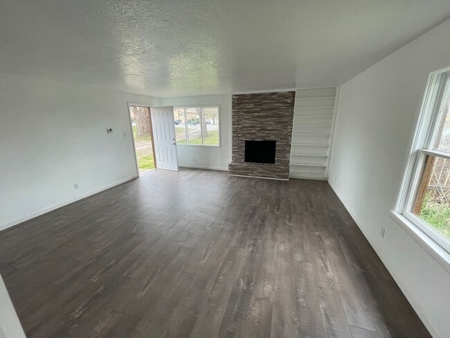 3916 Homedale Rd in Klamath Falls, OR - Building Photo - Building Photo