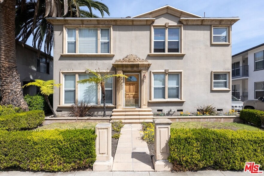 8539 1/2 Cashio St in Los Angeles, CA - Building Photo