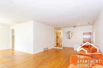 7407 N California Ave in Chicago, IL - Foto de edificio - Building Photo