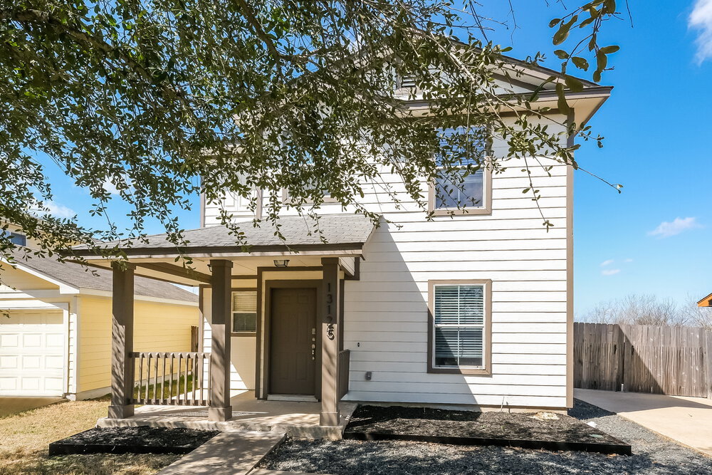 13125 Briarcreek Loop in Manor, TX - Building Photo