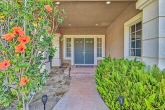 1385 Sapphire Dragon St in Thousand Oaks, CA - Foto de edificio - Building Photo